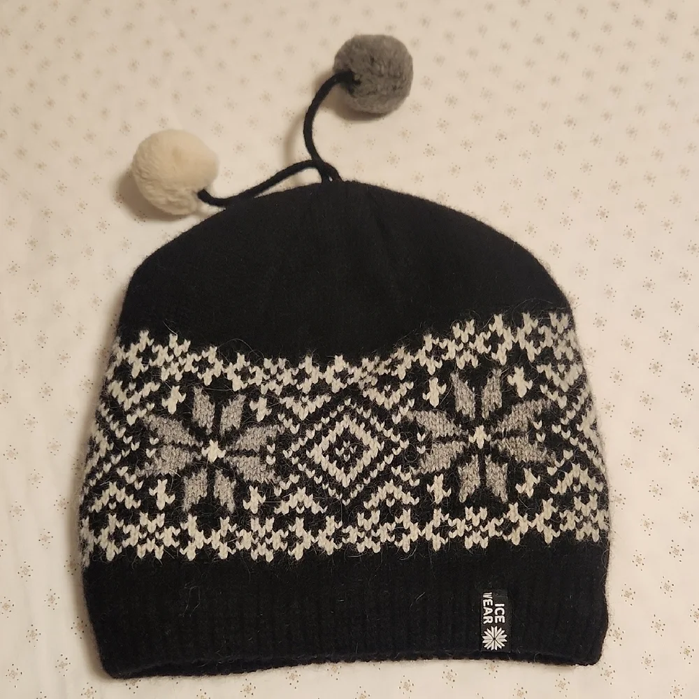 Icewear Papey  Angora Blend Wool Black and Gray Winter Pom-Pom Beanie OS Kids